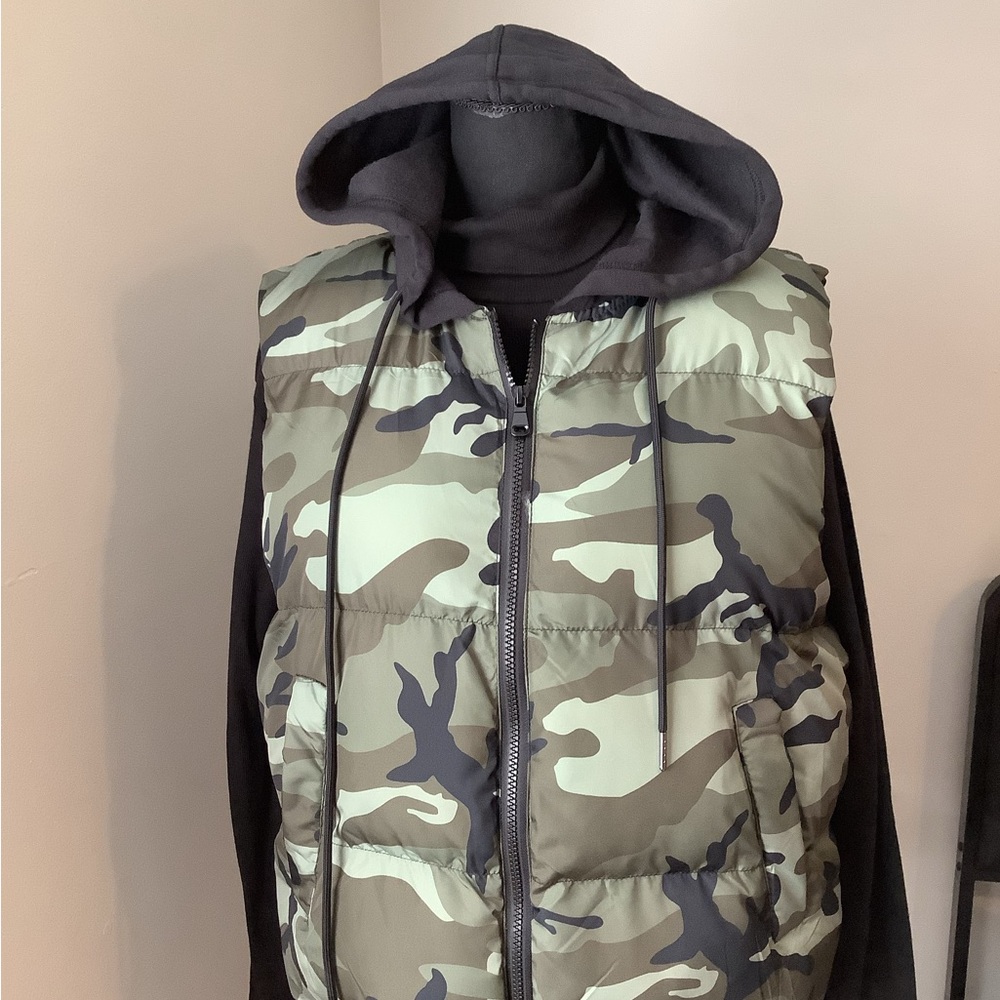 Camouflage Hooded Vest for Women